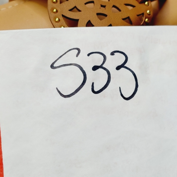 New Dolce Vita Gotie White/Brown Laser Cut Thong Sandals S33 - Picture 8 of 8